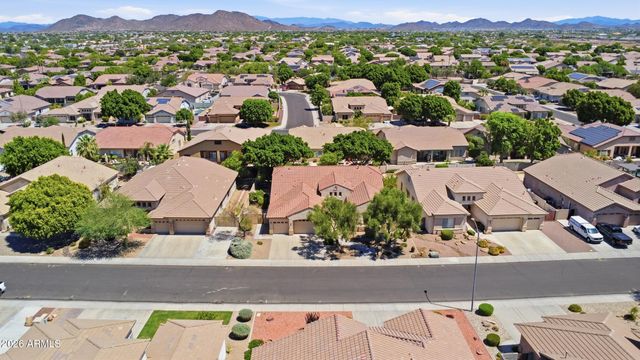 8056 W LOUISE Drive, Peoria, AZ 85383
