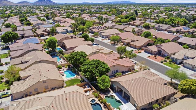 8056 W LOUISE Drive, Peoria, AZ 85383