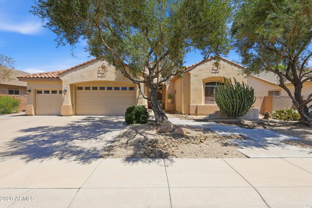 8056 W LOUISE Drive, Peoria, AZ 85383 — photo 2