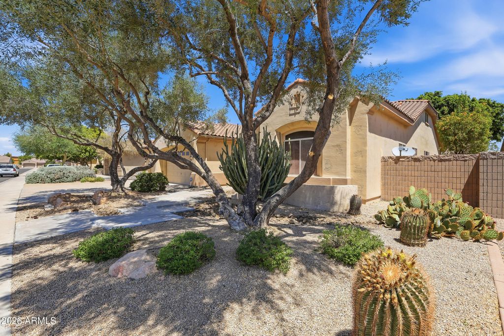 8056 W LOUISE Drive, Peoria, AZ 85383 — photo 3