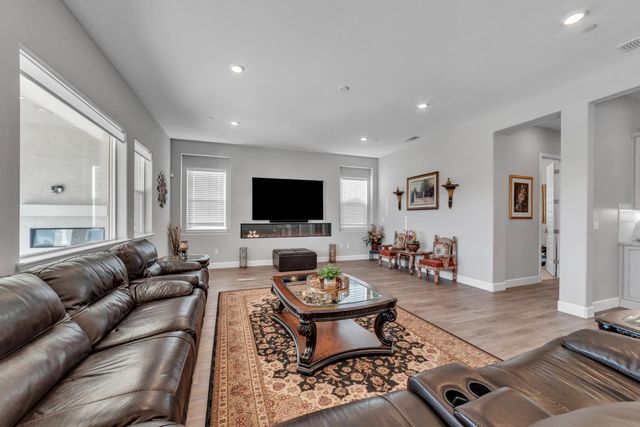 4785 Villa Verde Dr, Folsom, CA 95630