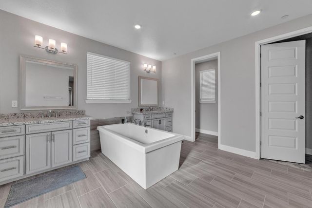 4785 Villa Verde Dr, Folsom, CA 95630