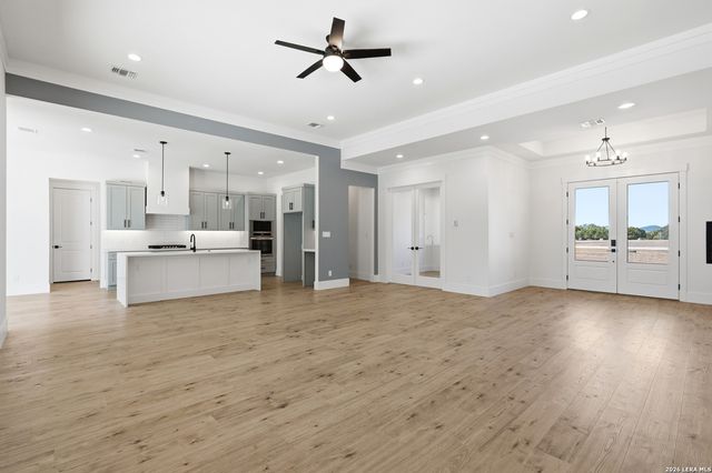 389 RIO CIR, Pipe Creek, TX 78063