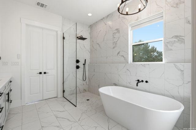 389 RIO CIR, Pipe Creek, TX 78063
