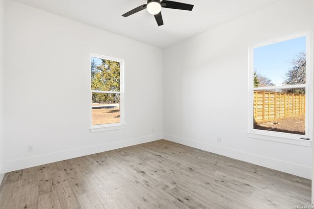 389 RIO CIR, Pipe Creek, TX 78063