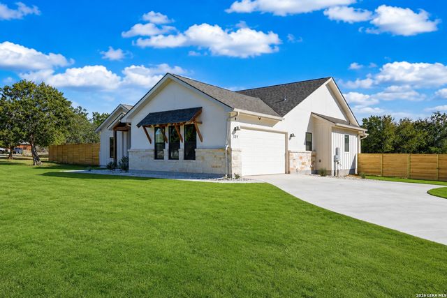 389 RIO CIR, Pipe Creek, TX 78063