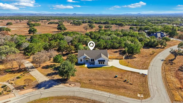 389 RIO CIR, Pipe Creek, TX 78063