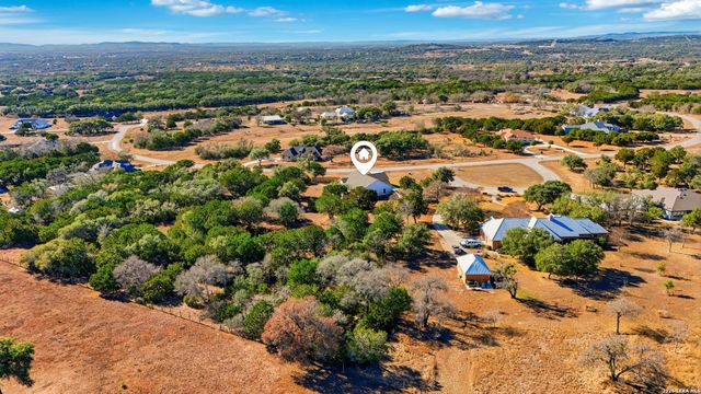 389 RIO CIR, Pipe Creek, TX 78063
