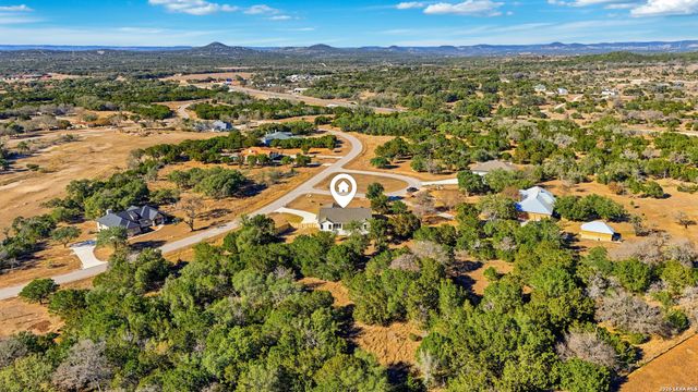 389 RIO CIR, Pipe Creek, TX 78063