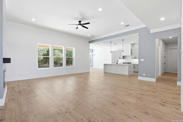 389 RIO CIR, Pipe Creek, TX 78063
