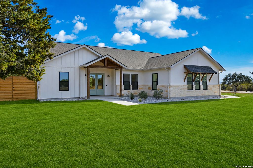 389 RIO CIR, Pipe Creek, TX 78063