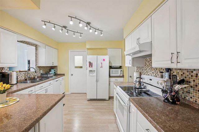 1409 N PEBBLE BEACH BOULEVARD, Sun City Center, FL 33573