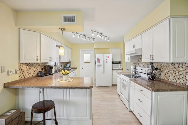 1409 N PEBBLE BEACH BOULEVARD, Sun City Center, FL 33573