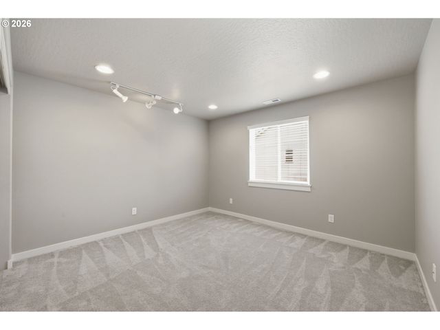 1285 TIRION Ave, Eugene, OR 97404
