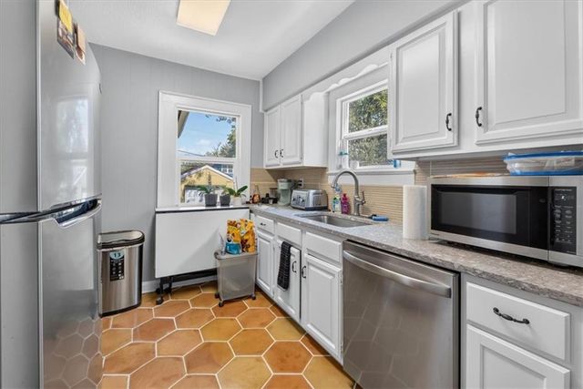 4335 College Avenue, Kansas City, MO 64130