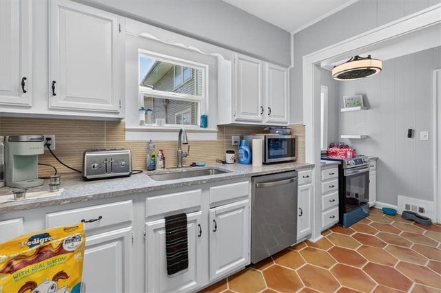 4335 College Avenue, Kansas City, MO 64130