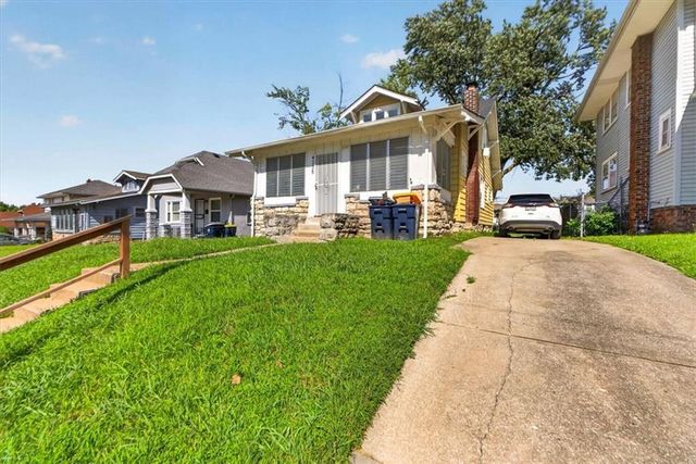 4335 College Avenue, Kansas City, MO 64130