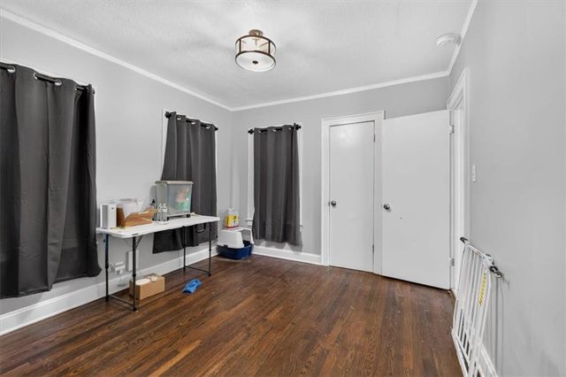 4335 College Avenue, Kansas City, MO 64130