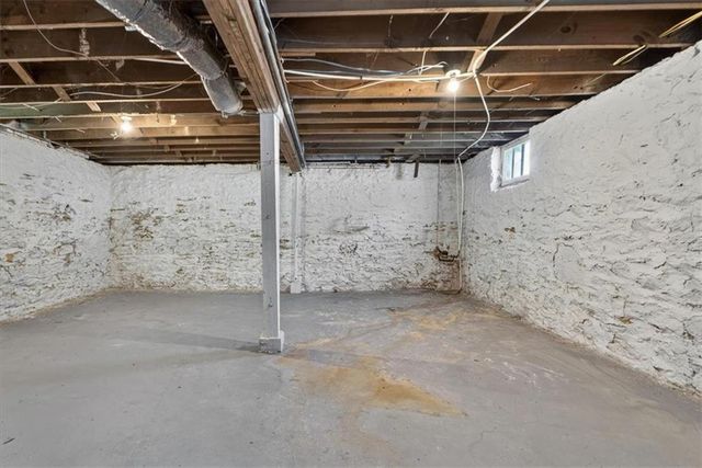 4335 College Avenue, Kansas City, MO 64130