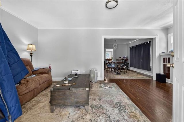 4335 College Avenue, Kansas City, MO 64130