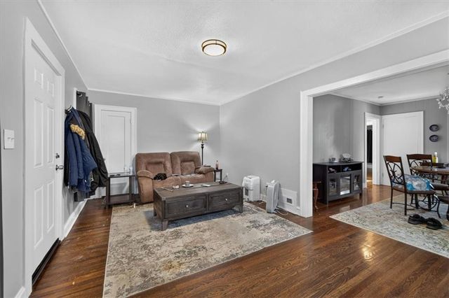 4335 College Avenue, Kansas City, MO 64130
