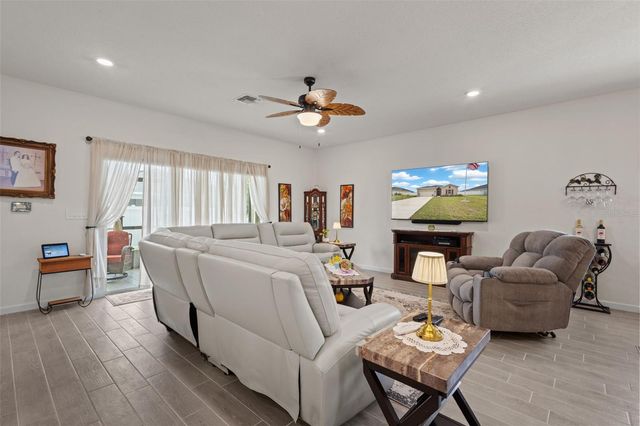 560 NW 4TH AVENUE, Williston, FL 32696