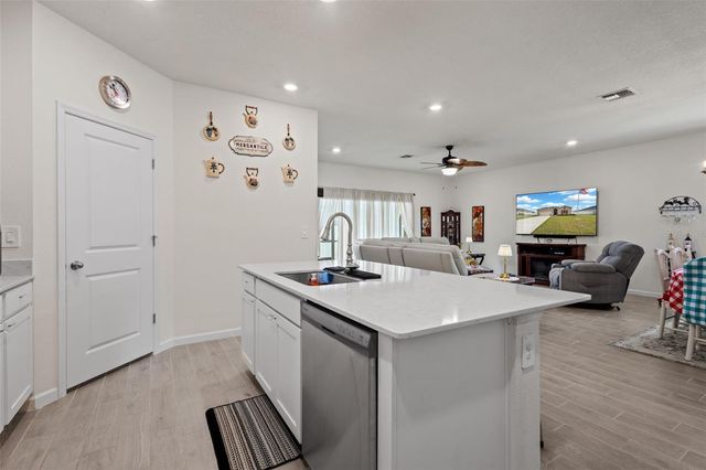 560 NW 4TH AVENUE, Williston, FL 32696