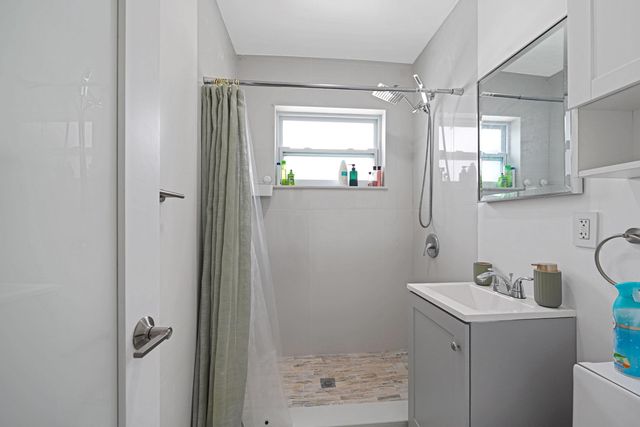 2707 ADAMS Street ., Hollywood, FL 33020