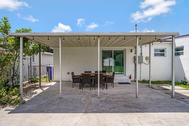 2707 ADAMS Street ., Hollywood, FL 33020