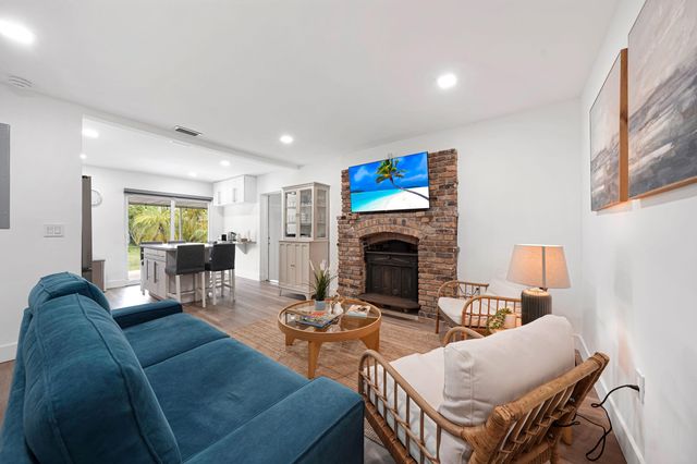 2707 ADAMS Street ., Hollywood, FL 33020