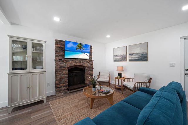 2707 ADAMS Street ., Hollywood, FL 33020