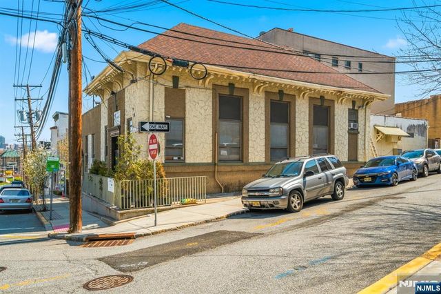 24-32 Dempsey Avenue, Edgewater, NJ 07020
