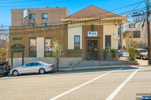 24-32 Dempsey Avenue, Edgewater, NJ 07020