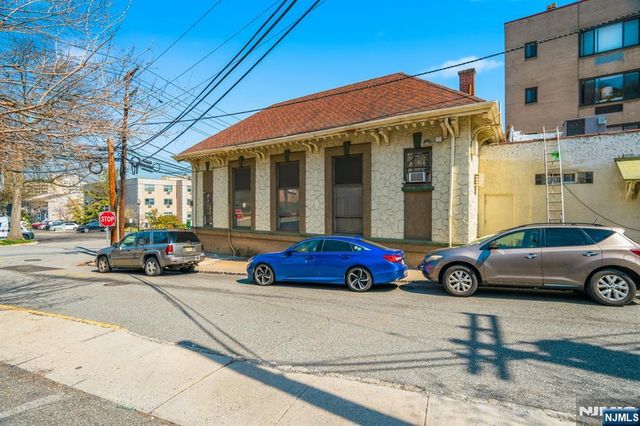 24-32 Dempsey Avenue, Edgewater, NJ 07020