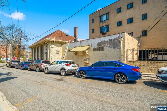 24-32 Dempsey Avenue, Edgewater, NJ 07020