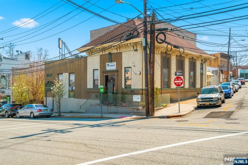 24-32 Dempsey Avenue, Edgewater, NJ 07020
