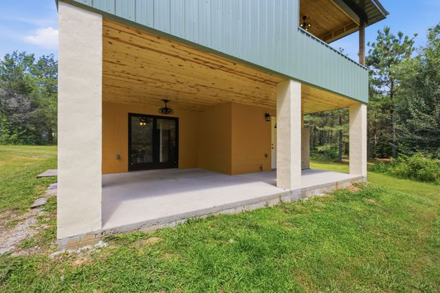1405 Trace Creek Rd, Hohenwald, TN 38462