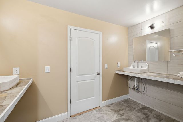 1405 Trace Creek Rd, Hohenwald, TN 38462