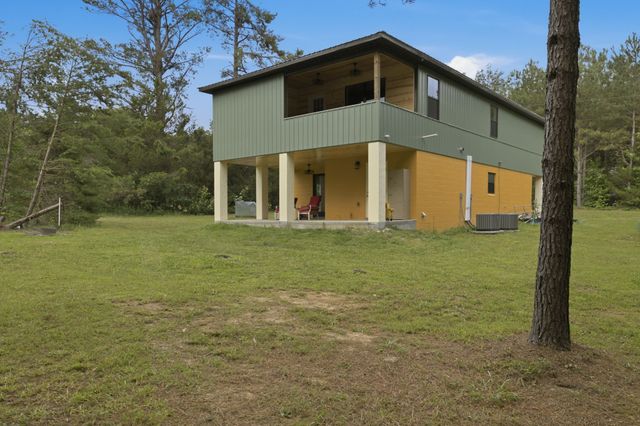 1405 Trace Creek Rd, Hohenwald, TN 38462