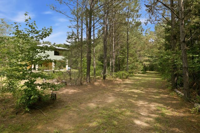 1405 Trace Creek Rd, Hohenwald, TN 38462