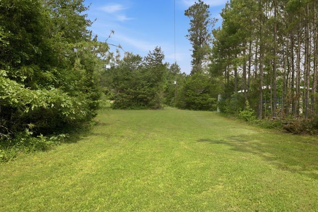 1405 Trace Creek Rd, Hohenwald, TN 38462