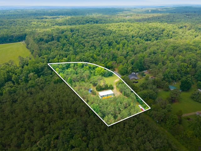 1405 Trace Creek Rd, Hohenwald, TN 38462