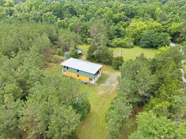 1405 Trace Creek Rd, Hohenwald, TN 38462