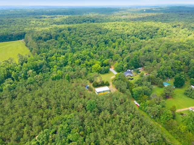 1405 Trace Creek Rd, Hohenwald, TN 38462