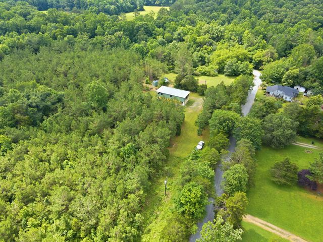 1405 Trace Creek Rd, Hohenwald, TN 38462