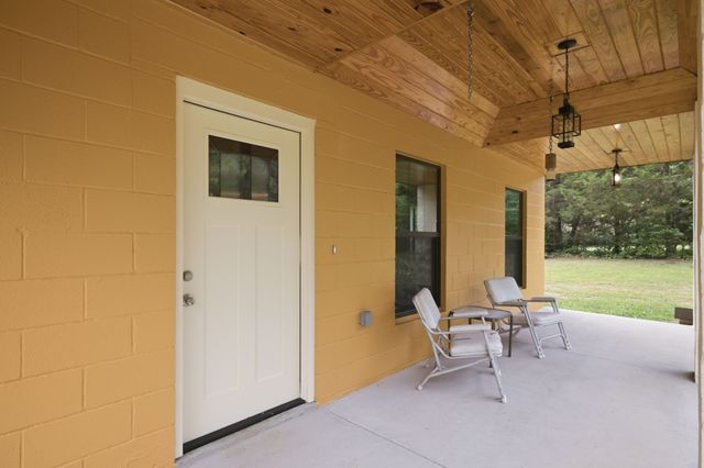 1405 Trace Creek Rd, Hohenwald, TN 38462