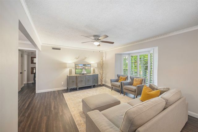 6007 Sandhurst Lane D, Dallas, TX 75206