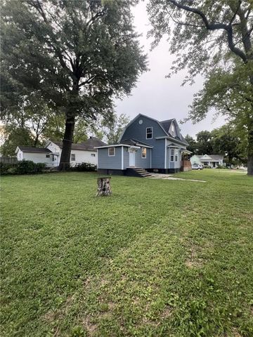 501 W 8th Street, Pittsburg, KS 66762