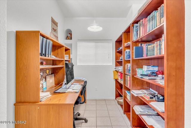 6039 W Ten Star Drive, Tucson, AZ 85713