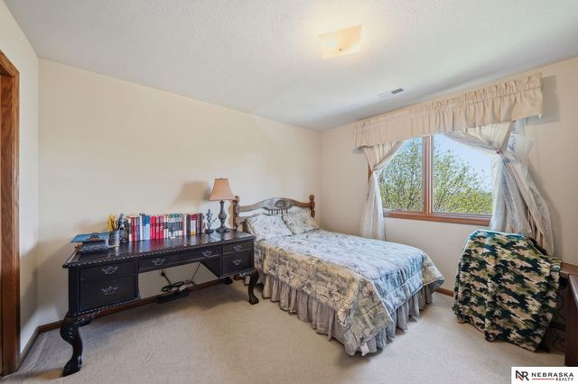 7910 Forbes Court, Lincoln, NE 68516